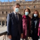 El alcalde, la delegada institucional del CSIC, junto a las representantes de la Embajada Británica.